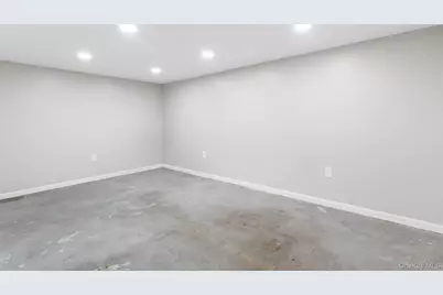 40 Frankie Lane, North Babylon, NY 11703 - Photo 21