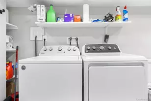 40 Frankie Ln, North Babylon, NY 11703 - Photo 17