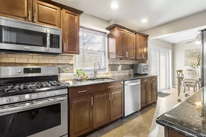 40 Frankie Lane, North Babylon, NY 11703 - Photo 3