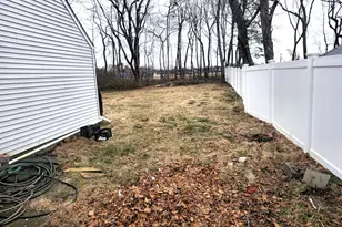 22 E Halley Ln, Central Islip, NY 11722 - Photo 11