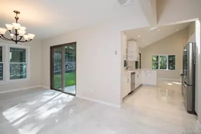 17 Vista Drive, Great Neck, NY 11021 - Photo 3