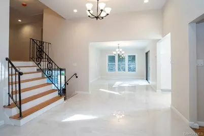 17 Vista Drive, Great Neck, NY 11021 - Photo 1