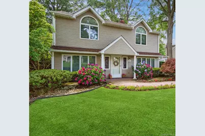 60 Wakefield Avenue, Port Washington, NY 11050 - Photo 3