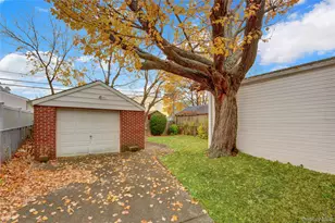 81-25 258th St, Floral Park, NY 11004 - Photo 23
