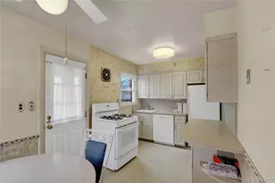81-25 258th St, Floral Park, NY 11004 - Photo 15
