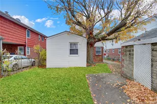 81-25 258th St, Floral Park, NY 11004 - Photo 25