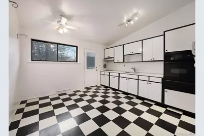 6 Pennington Way, Spring Valley, NY 10977 - Photo 11