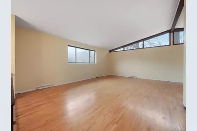 6 Pennington Way, Spring Valley, NY 10977 - Photo 5