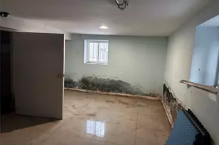 24-31 Deerfield Rd, Far Rockaway, NY 11691 - Photo 27