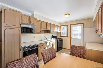 1611 Baldwin Boulevard, Bay Shore, NY 11706 - Photo 11