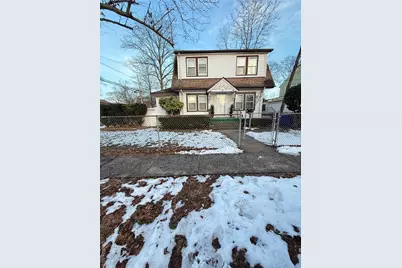 18 Hotchkiss Place, Freeport, NY 11520 - Photo 1