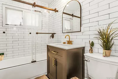 38 Fireplace Lane, Hicksville, NY 11801 - Photo 13