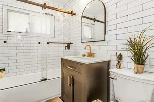 38 Fireplace Ln, Hicksville, NY 11801 - Photo 13