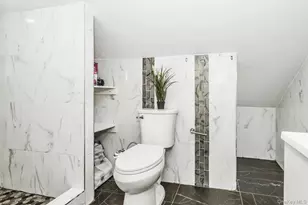 38 Fireplace Ln, Hicksville, NY 11801 - Photo 19