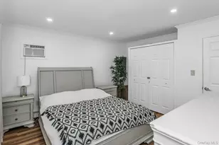 38 Fireplace Ln, Hicksville, NY 11801 - Photo 11