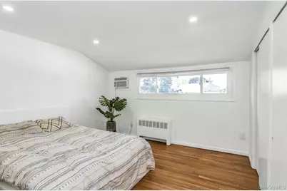 38 Fireplace Lane, Hicksville, NY 11801 - Photo 17