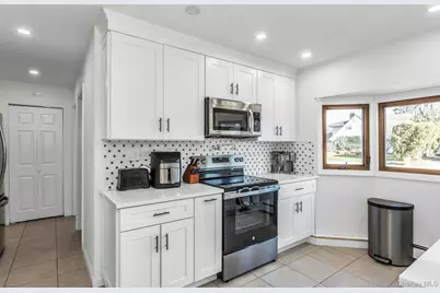 38 Fireplace Lane, Hicksville, NY 11801 - Photo 7