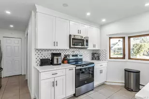 38 Fireplace Ln, Hicksville, NY 11801 - Photo 7