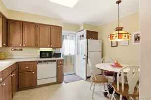 2393 Maple Ave, Seaford, NY 11783 - Photo 15