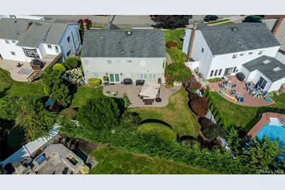 1 Parkside Drive, Great Neck, NY 11021 - Photo 27