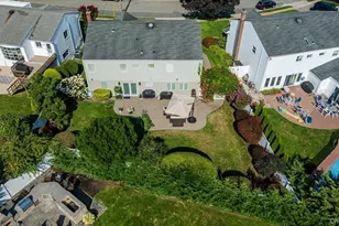 1 Parkside Dr, Great Neck, NY 11021 - Photo 27