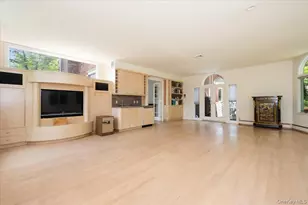 1 Parkside Dr, Great Neck, NY 11021 - Photo 3