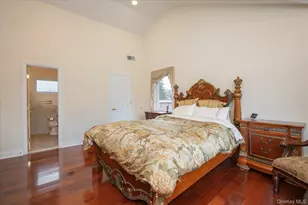 8 Hillside Ln, Syosset, NY 11791 - Photo 19