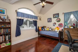 8 Hillside Ln, Syosset, NY 11791 - Photo 15