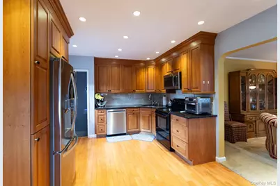 73-10 169th Street, Fresh Meadows, NY 11366 - Photo 5