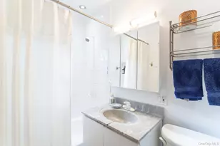 73-10 169th St, Fresh Meadows, NY 11366 - Photo 7