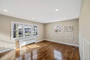 266 W 16th St, Deer Park, NY 11729 - Photo 7