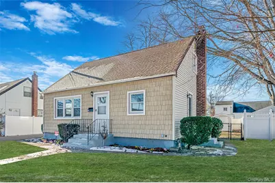 266 W 16th Street, Deer Park, NY 11729 - Photo 3