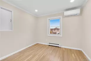 1554 Holiday Park Dr, Wantagh, NY 11793 - Photo 19