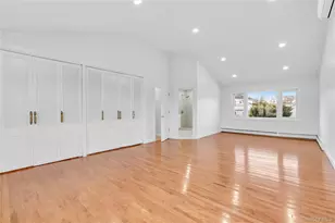 1554 Holiday Park Dr, Wantagh, NY 11793 - Photo 25