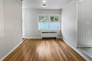 571 Richmond Rd, East Meadow, NY 11554 - Photo 7