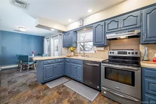 272 Baylawn Ave, Copiague, NY 11726 - Photo 9