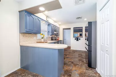 272 Baylawn Avenue, Copiague, NY 11726 - Photo 7