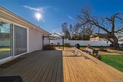 272 Baylawn Avenue, Copiague, NY 11726 - Photo 23