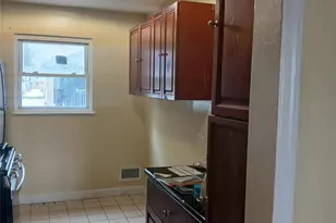 145-08 Hook Creek Blvd, Rosedale, NY 11422 - Photo 9