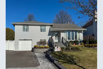 28 Garden Circle, Syosset, NY 11791 - Photo 1