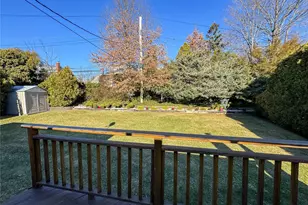 28 Garden Cir, Syosset, NY 11791 - Photo 17