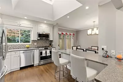 28 Garden Circle, Syosset, NY 11791 - Photo 9