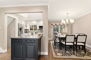 28 Garden Cir, Syosset, NY 11791 - Photo 7