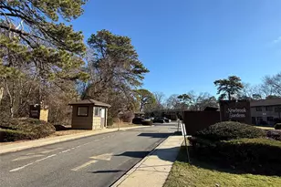 55 Pinebrook Pl, Bay Shore, NY 11706 - Photo 11