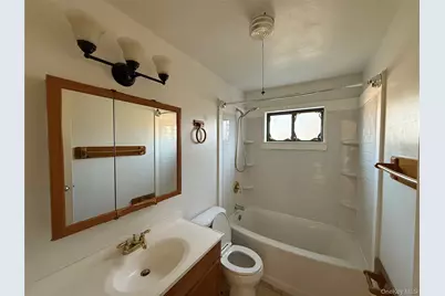 55 Pinebrook Place, Bay Shore, NY 11706 - Photo 9