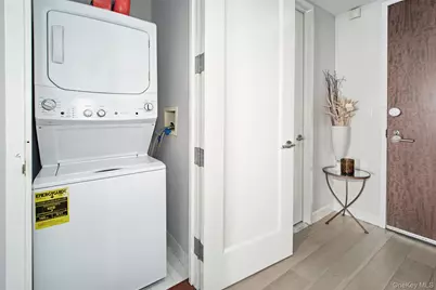 10 City Place #PH4C, White Plains, NY 10601 - Photo 3