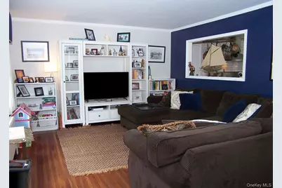 10 Clarence Street, Copiague, NY 11726 - Photo 7