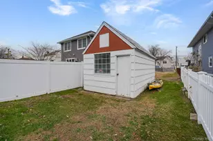 179 California Pl N, Island Park, NY 11558 - Photo 9