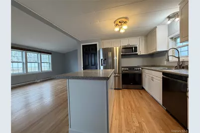 101 Rosevale Avenue E, Ronkonkoma, NY 11779 - Photo 3