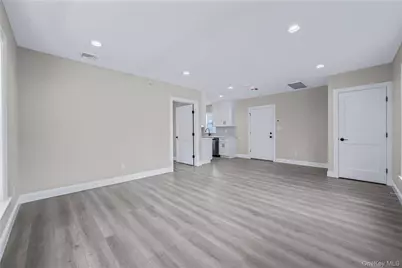 110 School Street #8, Glen Cove, NY 11542 - Photo 5